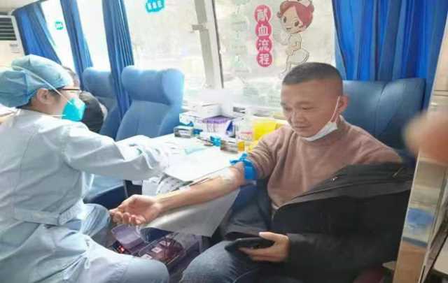 “热血”践初心，大爱暖人间：湖南隆回一中教师踊跃义务献血