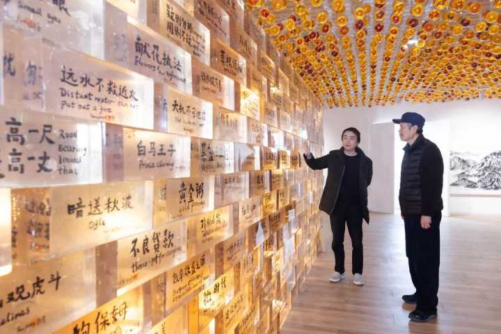 中国艺术研究院国画院名誉院长田黎明赴北京舒勇美术馆参观调研