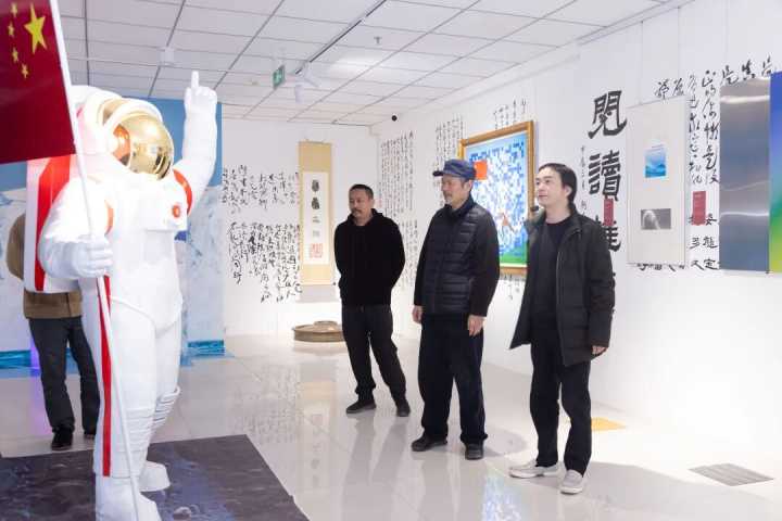 中国艺术研究院国画院名誉院长田黎明赴北京舒勇美术馆参观调研